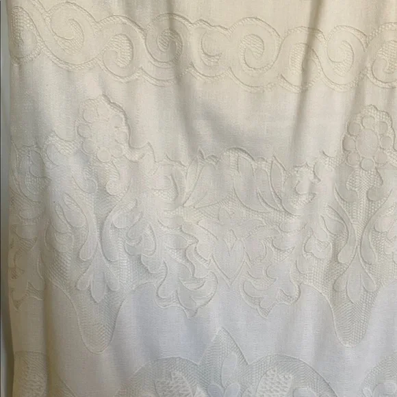 White Sleeveless Lace Dress - Picture 3 of 4